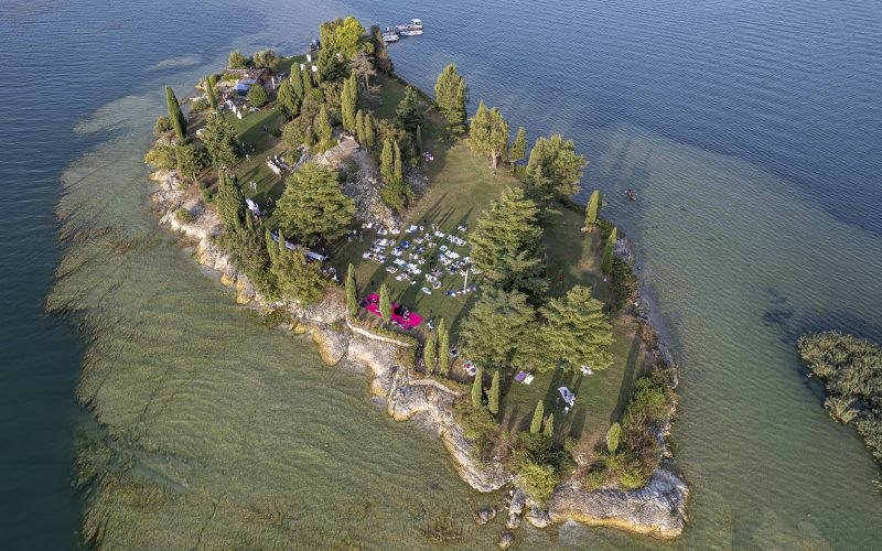 Ripresa dall'alto isola Manerba del Garda