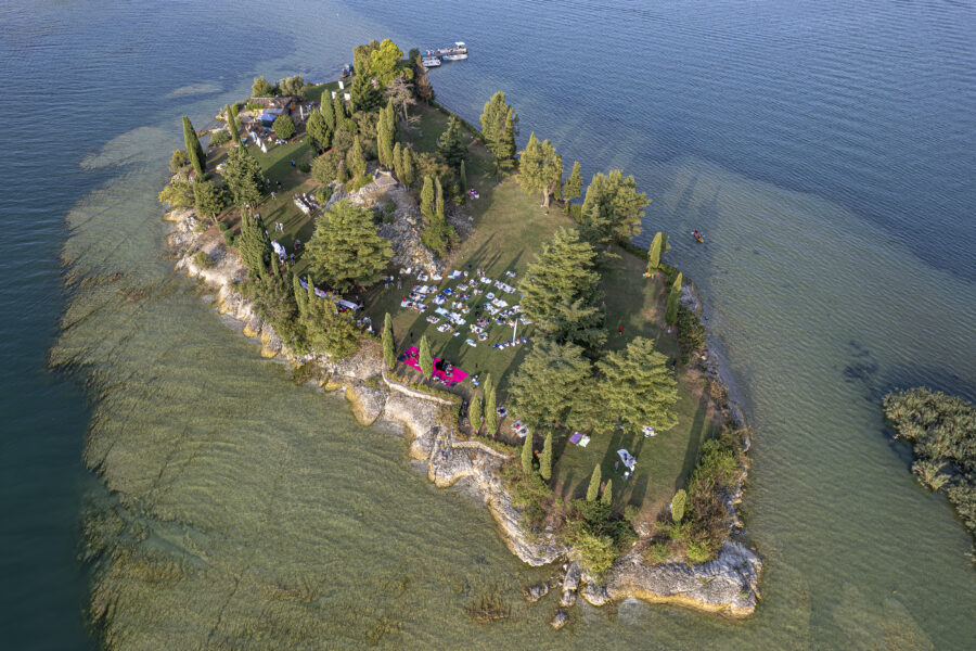 Ripresa dall'alto isola Manerba del Garda