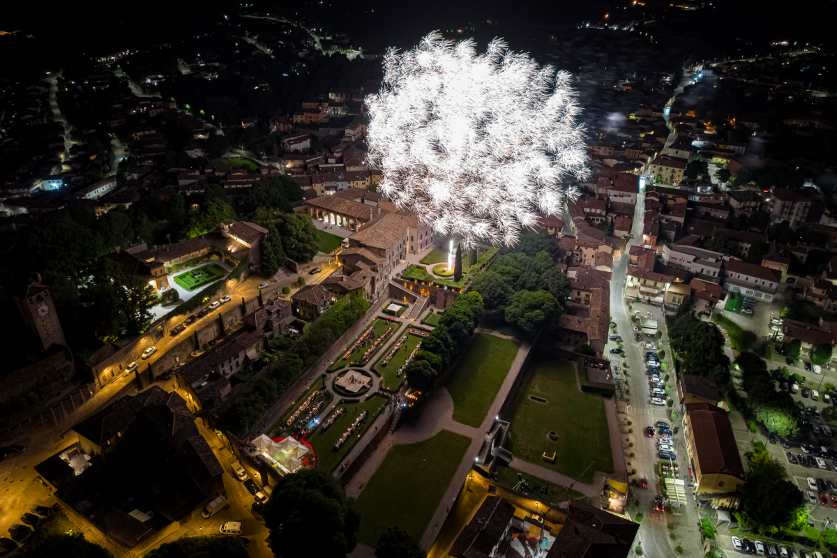 Ripresa aerea con fuoco d'artificio Convivium Volta Mantovana