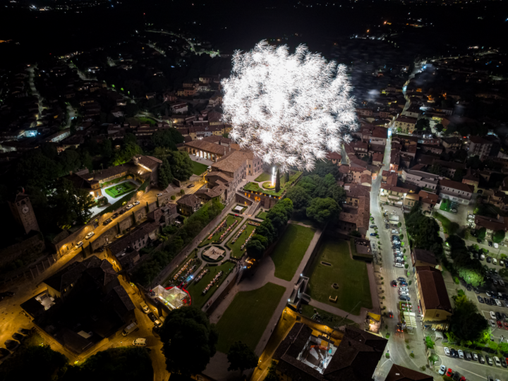 Ripresa aerea con fuoco d'artificio Convivium Volta Mantovana